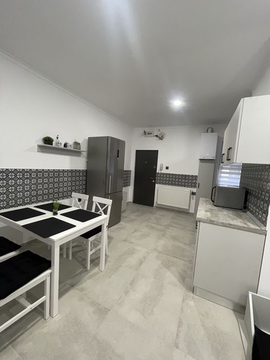 Inchiriez apartament Ultracentral cu 2 camere,complect renovat