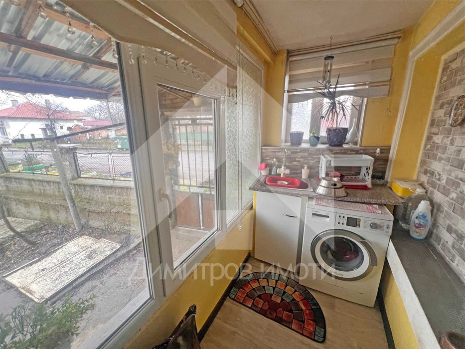 Продава еднофамилна, реновирана къща със 762 кв.м. двор в гр. Плиска.