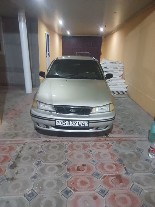 Nexia 1 sotiladi yili 2002 rangi metalika balon 80%