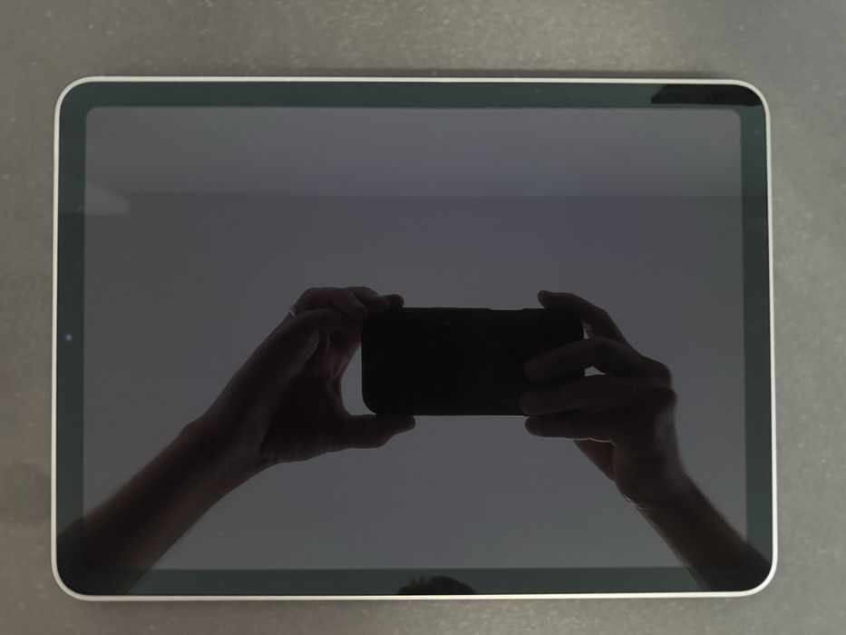 Apple iPad Air Gen. 4 + tastatura Magic Keyboard