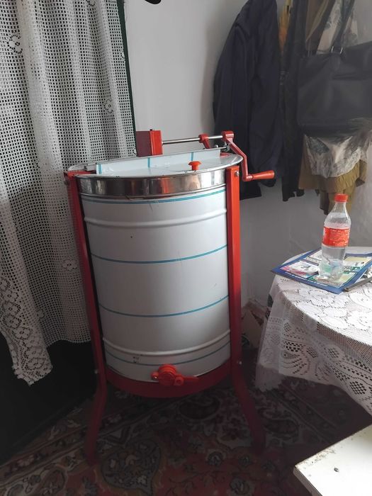 Vand cutii stupi ,cu rame si centrifuga 3 rame inox