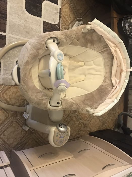 Укачивающий центр Graco Sweetpeace