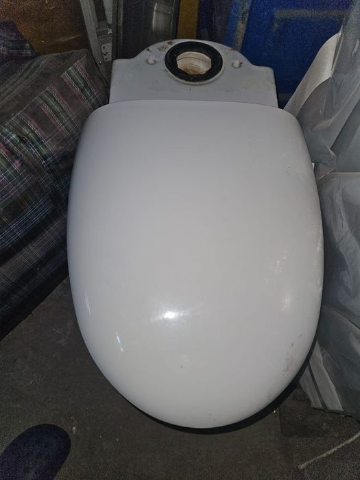 Продаются унитазы