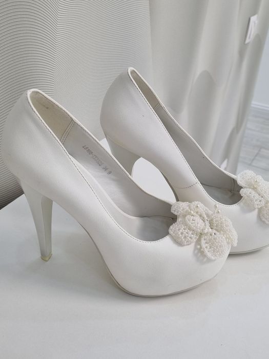 Туфли белые женские