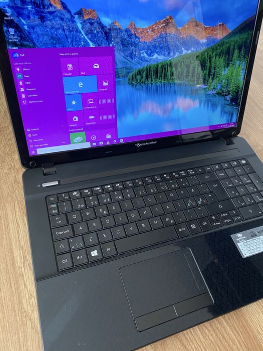 Laptop Packard-bell,Display 17,3 led,Windows 10 Pro,6gb ram ddr3,250gb mem Perfect funcțional cu incarcator