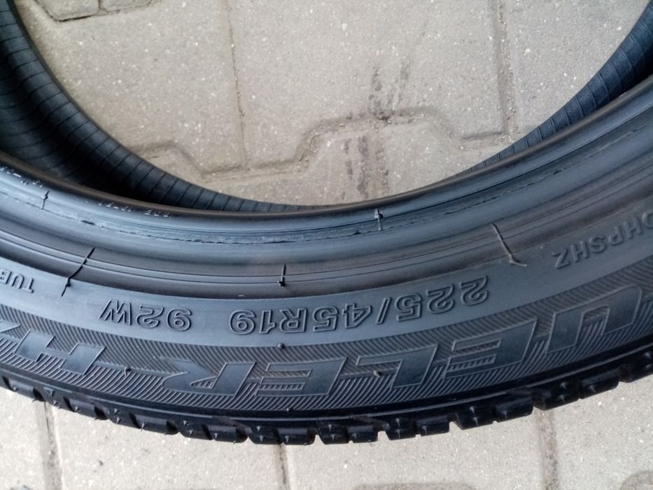 Anvelope de vara 225 45 19 Bridgestone Dueler HP Sport