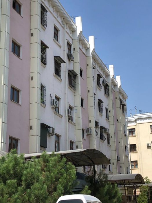Srochna uy sotiladi 3 hona 90kv + 70.. 5 etajlik dom 5 etaji,