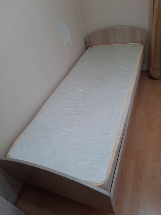 Продам кровать с матрасом