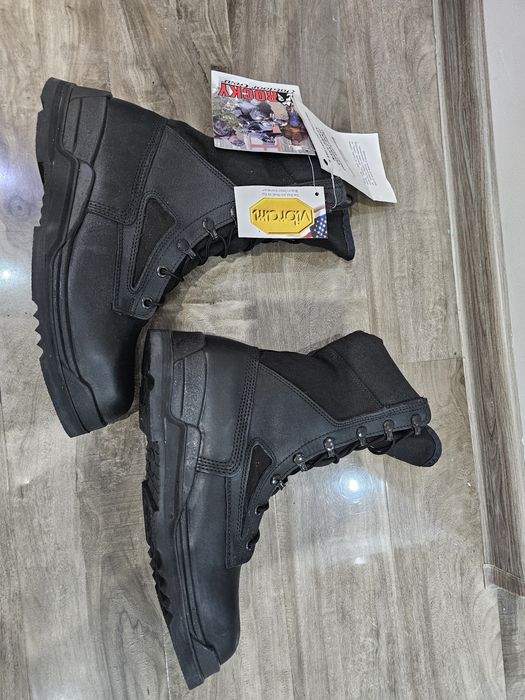 Bocanci Rocky nr 42, cu protecție de fier in vârful bocancului!