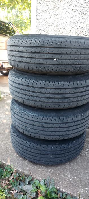 Продавам гуми с джанти ! 5×114.3   205 / 70/ 15 ц. Свалени от Хонда Црв. 1 ставати и за 2