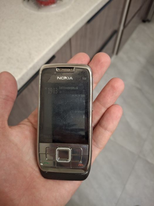 Продаю Nokia e66!