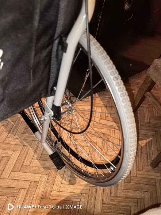 Инвалиден стол в перфектно състояние, без следи от употреба.