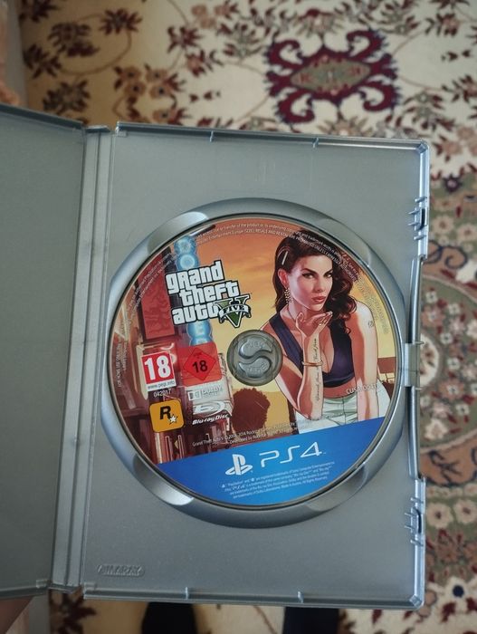 Диск ГТА 5 в коробке от ps2 Диск для ps 4 сам диск робочий