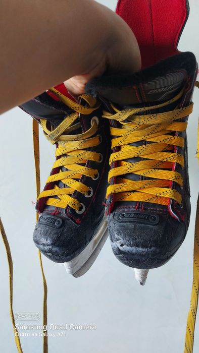 Продам коньки 10 000