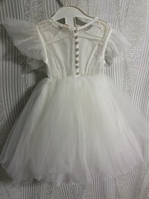 Белое платье размер 100-110