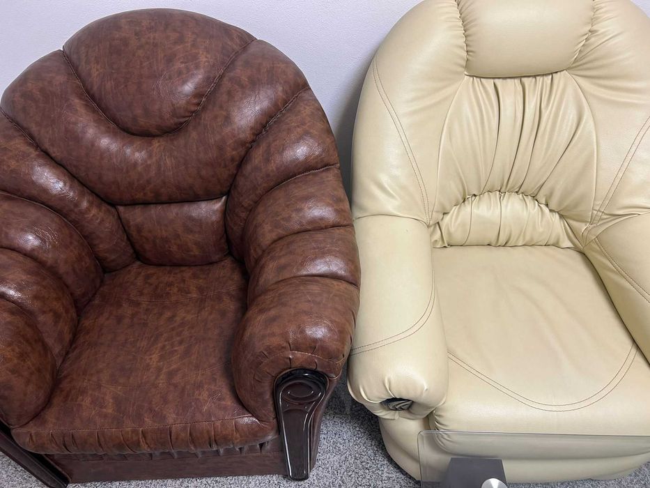 Vand 4 fotolii si masa de sticla