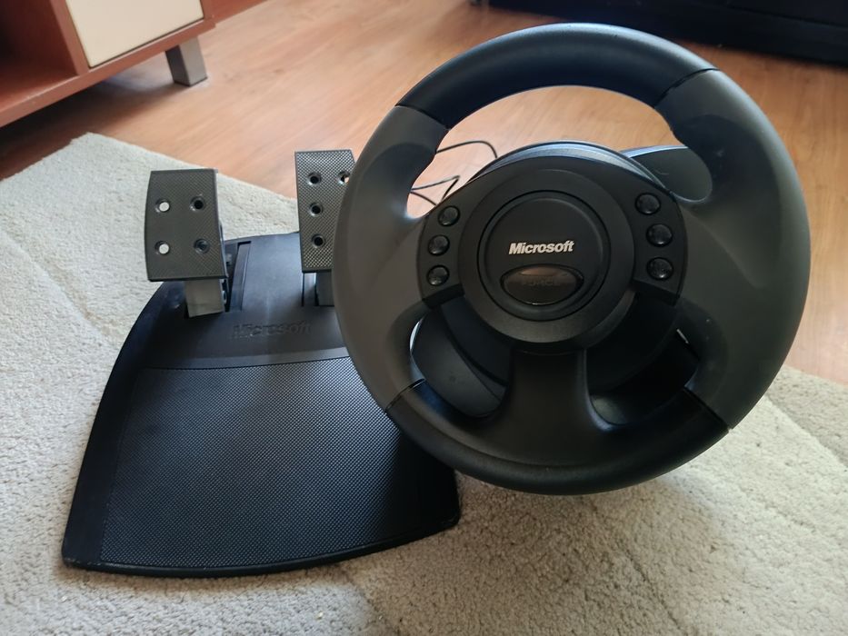 Волан и педали Microsoft за PC и PS3.