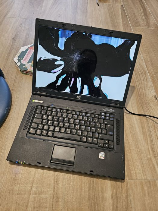 Vând laptopuri nefuncționale