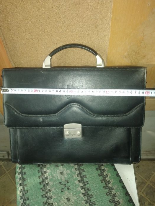Продам кожаный портфель