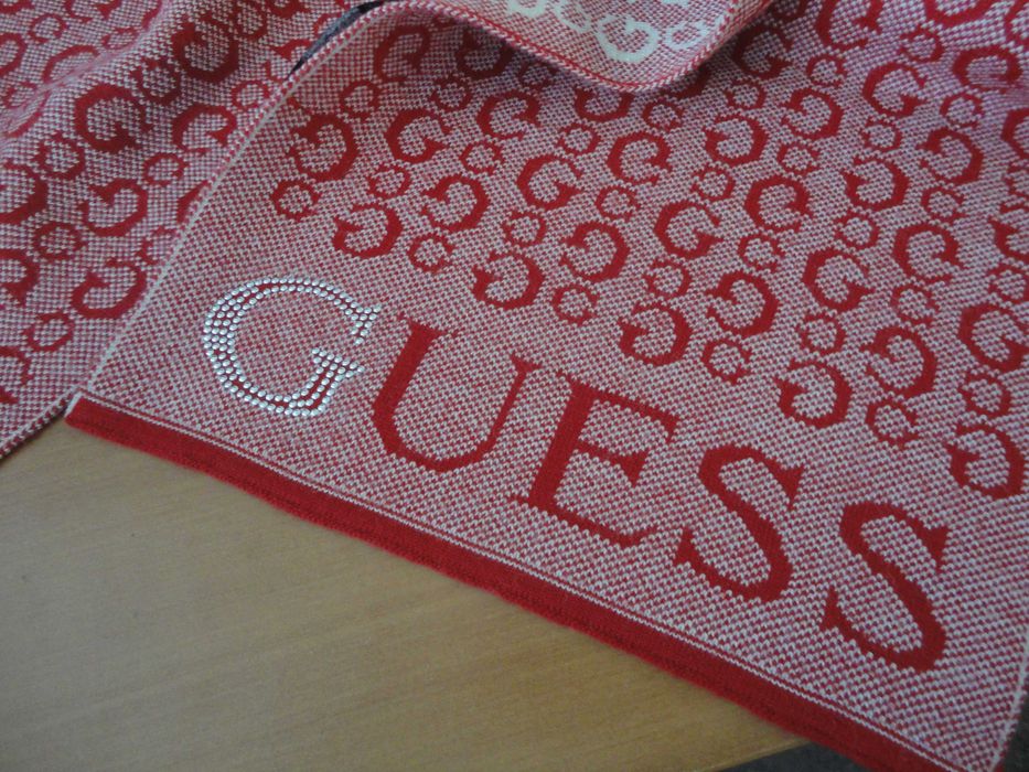 Guess/нов дамски шал
