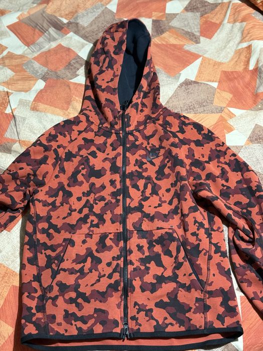 Nike tech fleece camo (red)