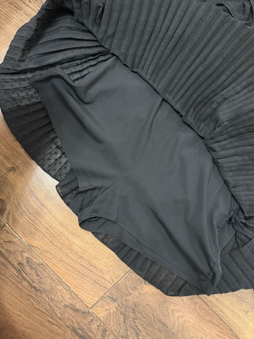 Малка черна рокля от шифон от полиестер, с вградени панталонки, М