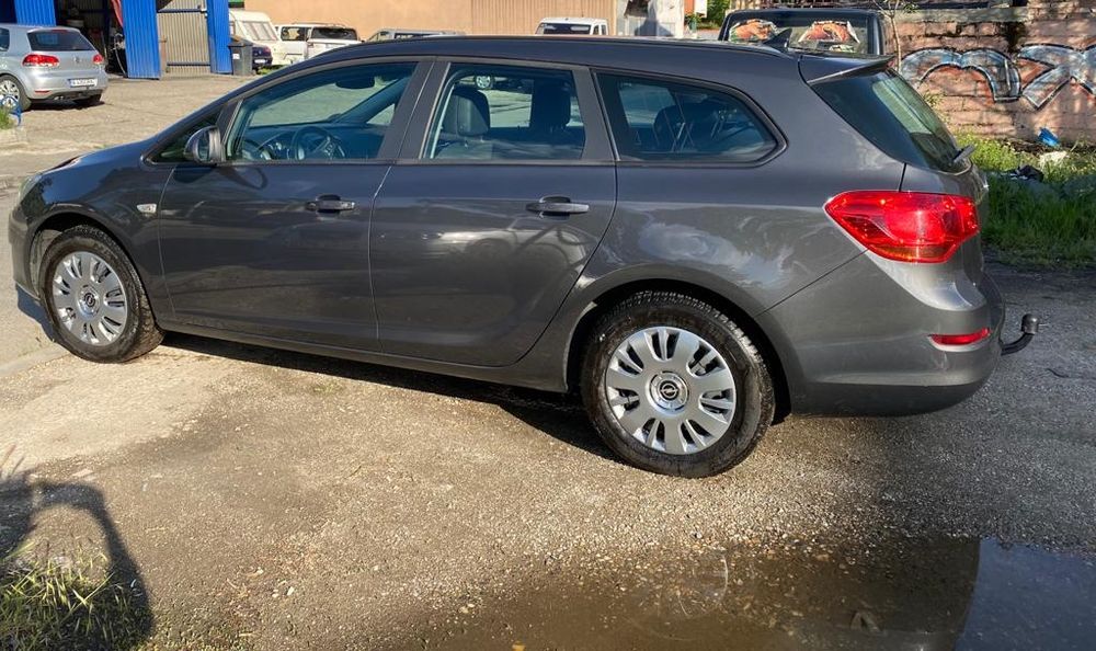 Opel Astra J sport tourer