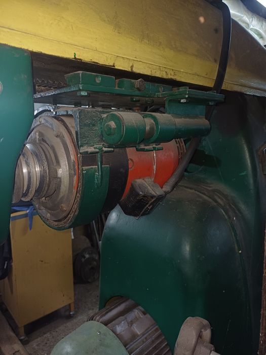 Motor de curent continu .. 4 Kv  x 75 V x 110 A.