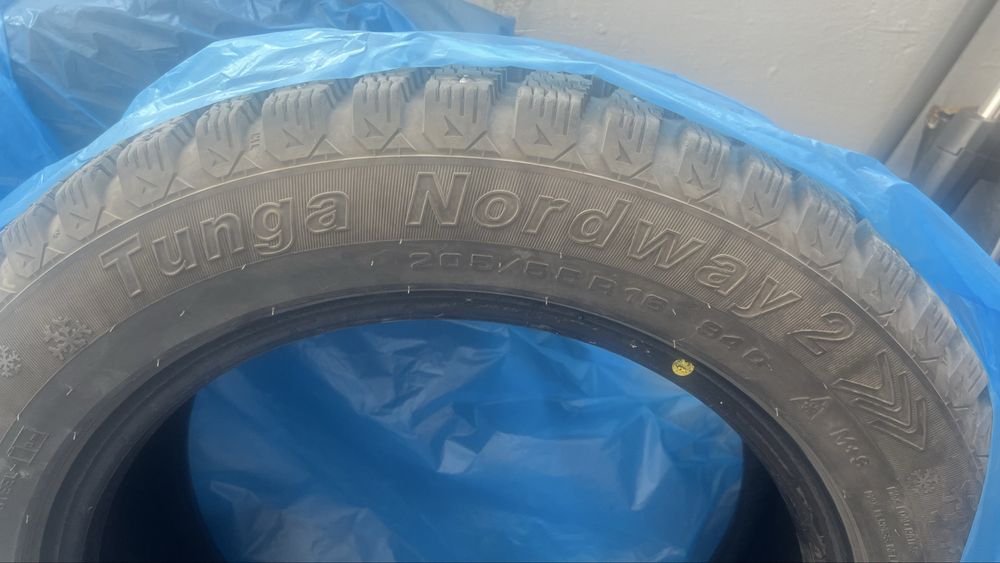 продам зимние шины на 16 205/55