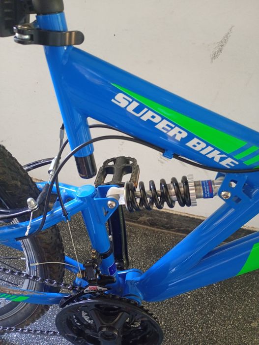 Bicicleta MTB full suspension