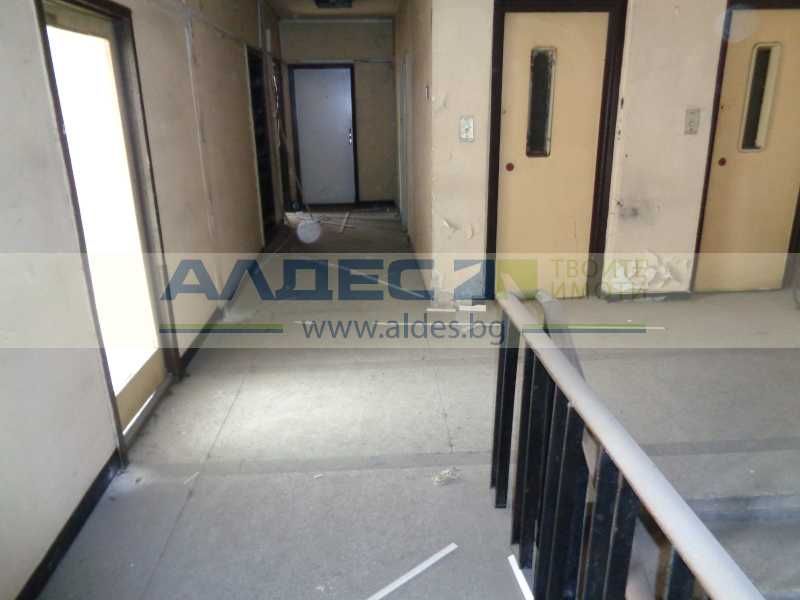 Продава се Офис в София, Център - 2358 кв.м за 552 €/кв.м - Снимка #11