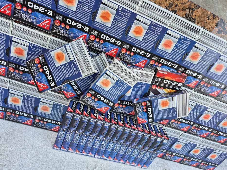 Vând lot 35 casete video VHS originale Edeka HGX, 240 minute cu filme