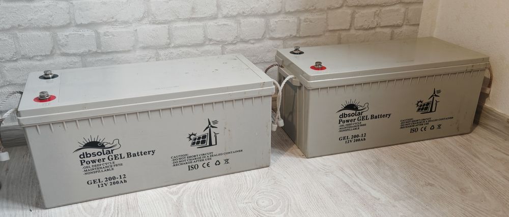 Vand Inverter Sunmart de 3.5kw 24v, doua baterii de 200 amperi 12v fi