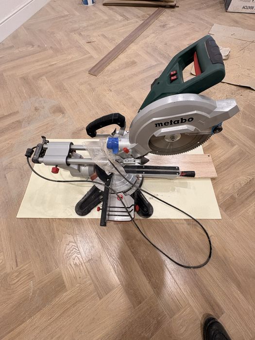 Торцовочная пила инструмент