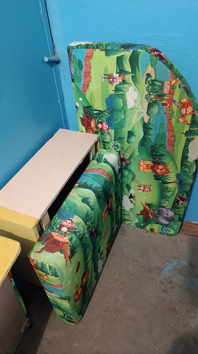 Продам б/у детский диванчик