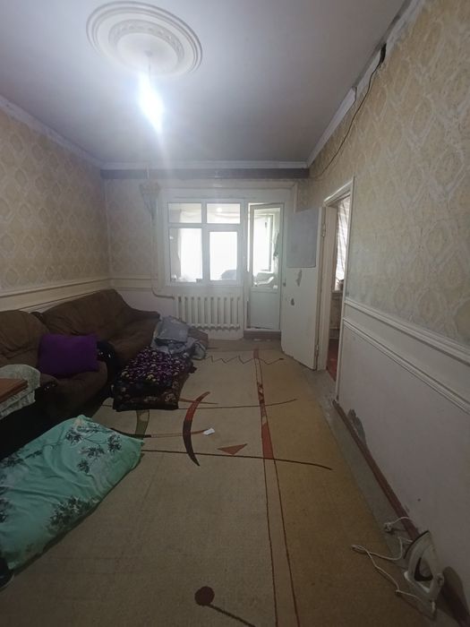 Продаётся 2(3)1/4 ялангач (бывшая налоговая) балкон 3×6