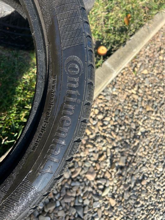 Set 2 anvelope de iarna Continental 245/45 R19