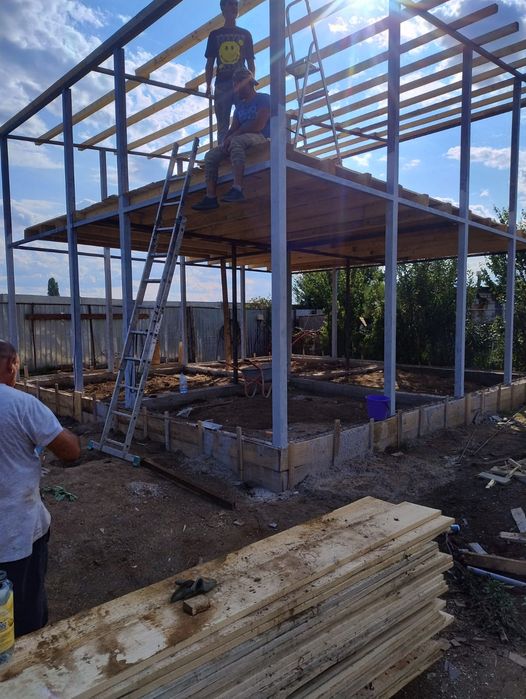 Construim case din structura metalica și panou sandwich