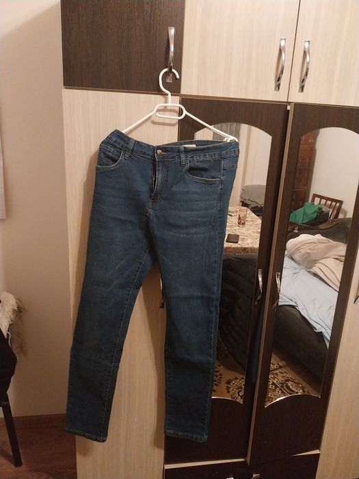 Vând pantaloni barbati