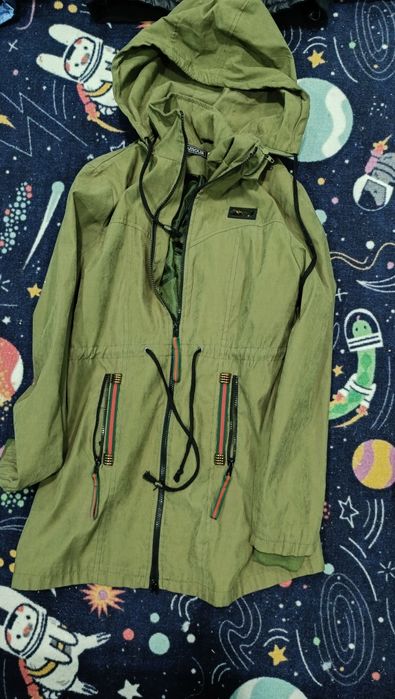 Продам детские куртки