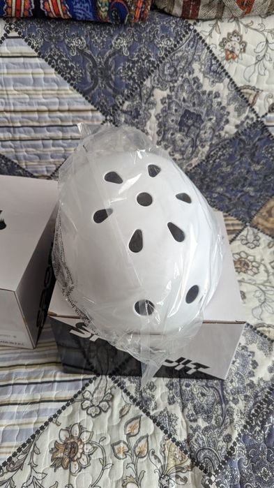 Шлем (каска) для самоката, велосипеда