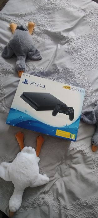 Продам PS4 Slim.