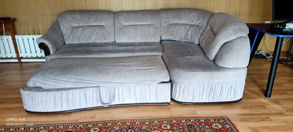 Продам диван угловой.