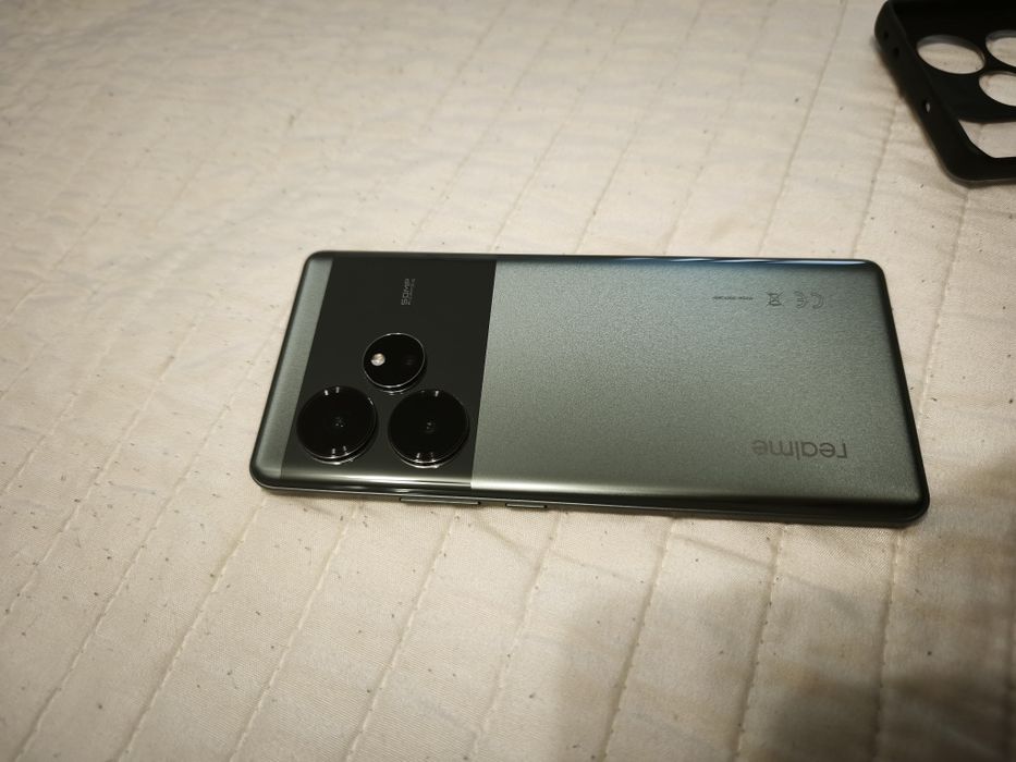 Vand Realme gt6,256g cu 12g ram -garantie