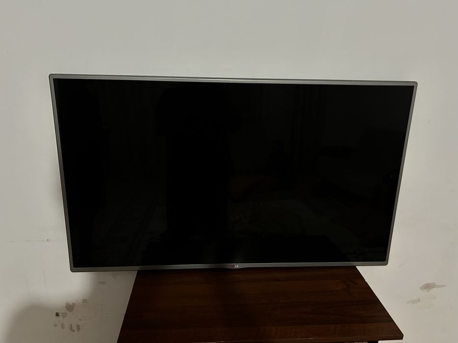 продаю срочно телевизор LG