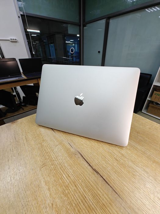 MacBook Air 13 | 2020 | Silver | Core i3 | 8/256гб