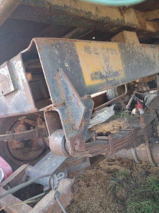 Remorca 5 tone pe pivoti