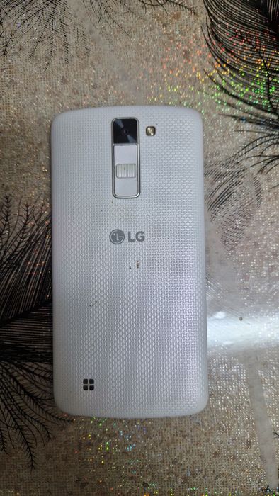 LG telefon culoare alb