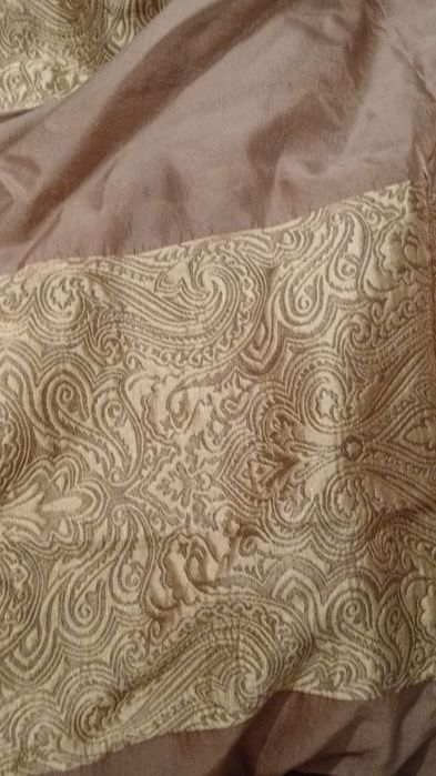 Плотные шторы с белым подкладки для  плотности.