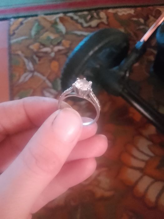 Продам серебренное кольцо